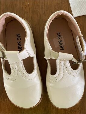 MG Baby white Girls' T-Strap Dress Shoes euro 29 - approx size 10-10.5